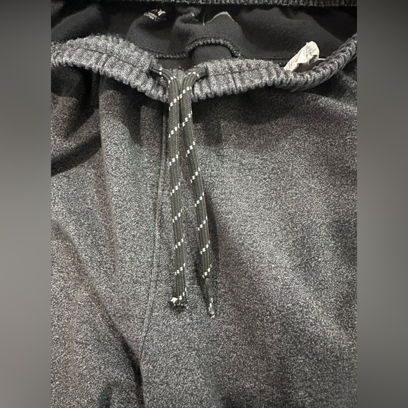 Men’s Old Navy Active Dynamic Fleece 4 Way Stretch Shorts- Size Small - Picture 5 of 5